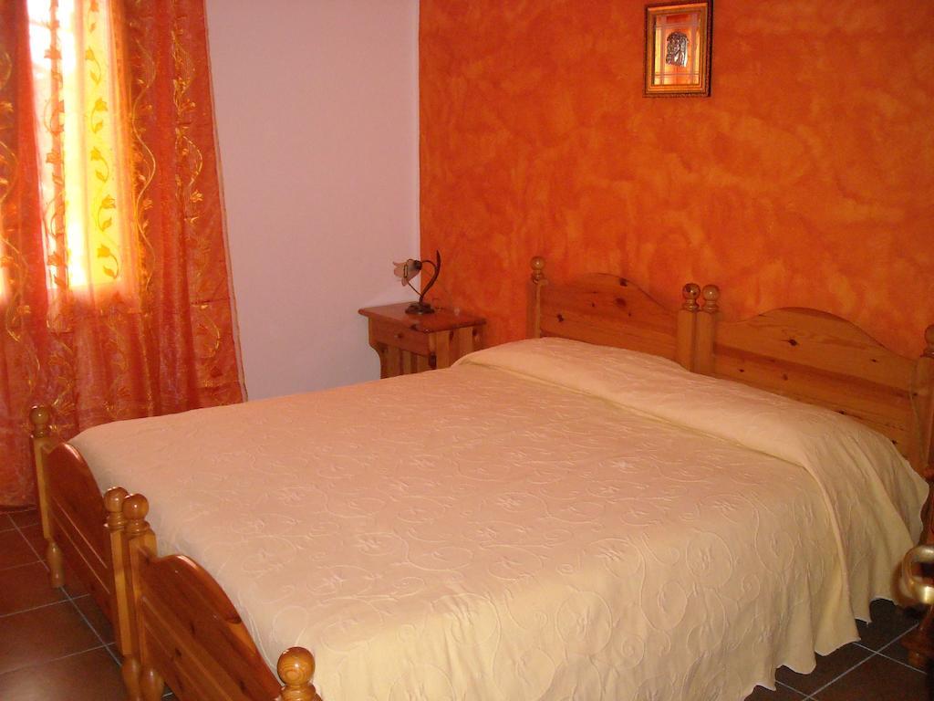 Hotel IL Nido dell'Aquila Villanova Strisaili Habitación foto